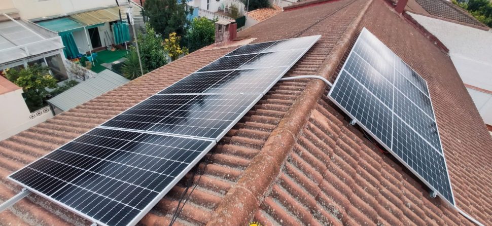 Líderes en instalación de paneles solares en Andalucía, destacando en Málaga, Jaén y Córdoba